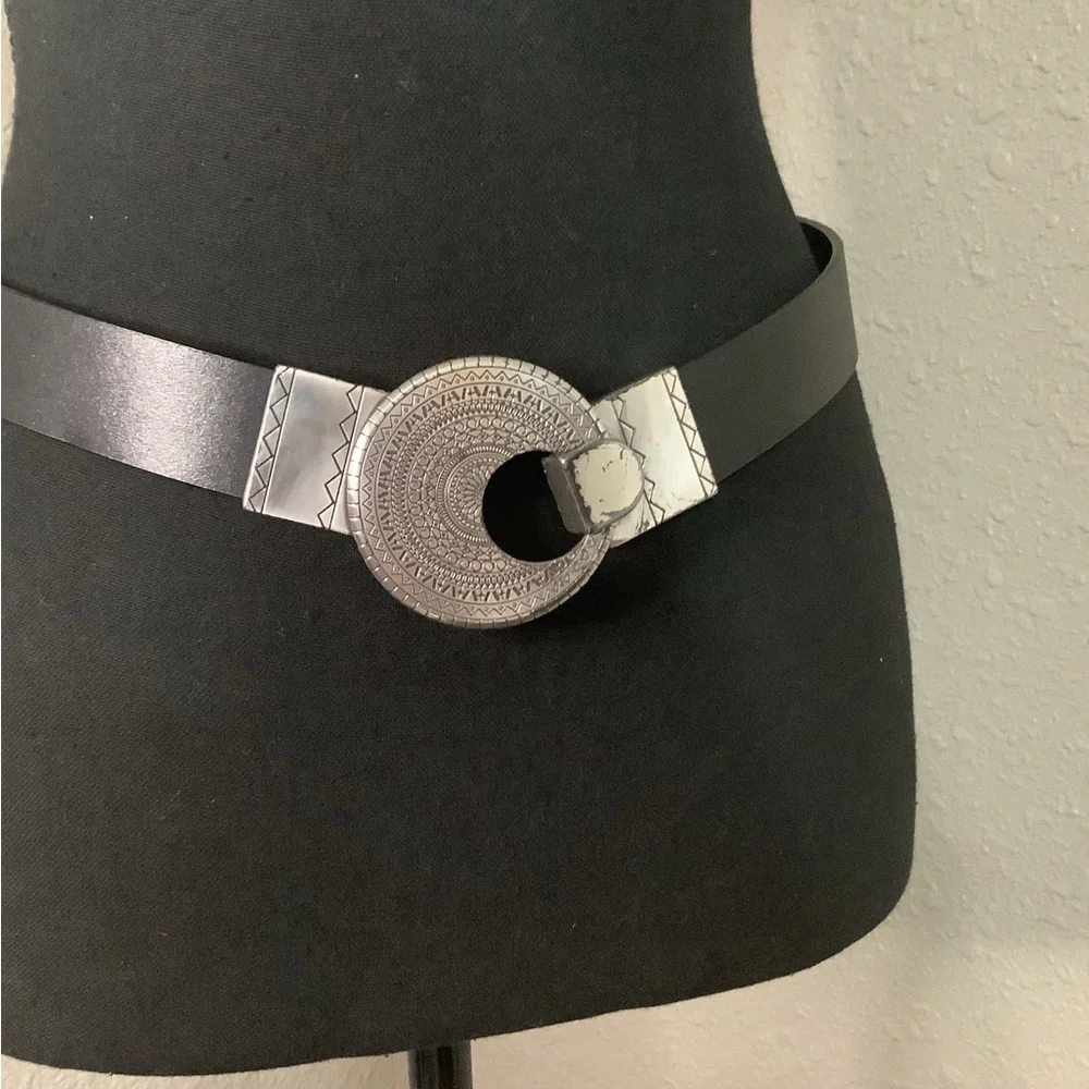 CHICO’S Concho Belt in‎ black leather/Silver antiqued accents